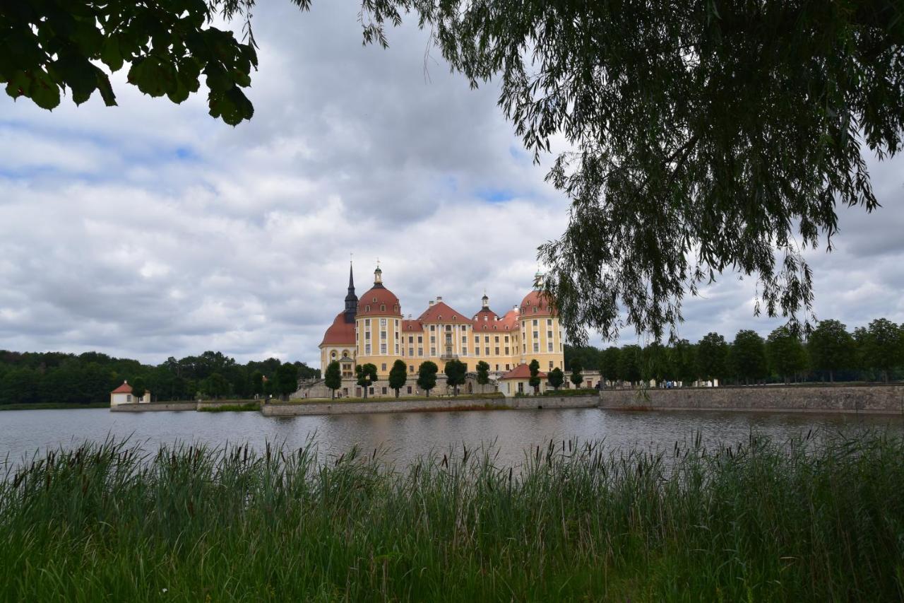 Ferienwohnung Und Pension "Zur Aue" Konigsbruck Exteriör bild