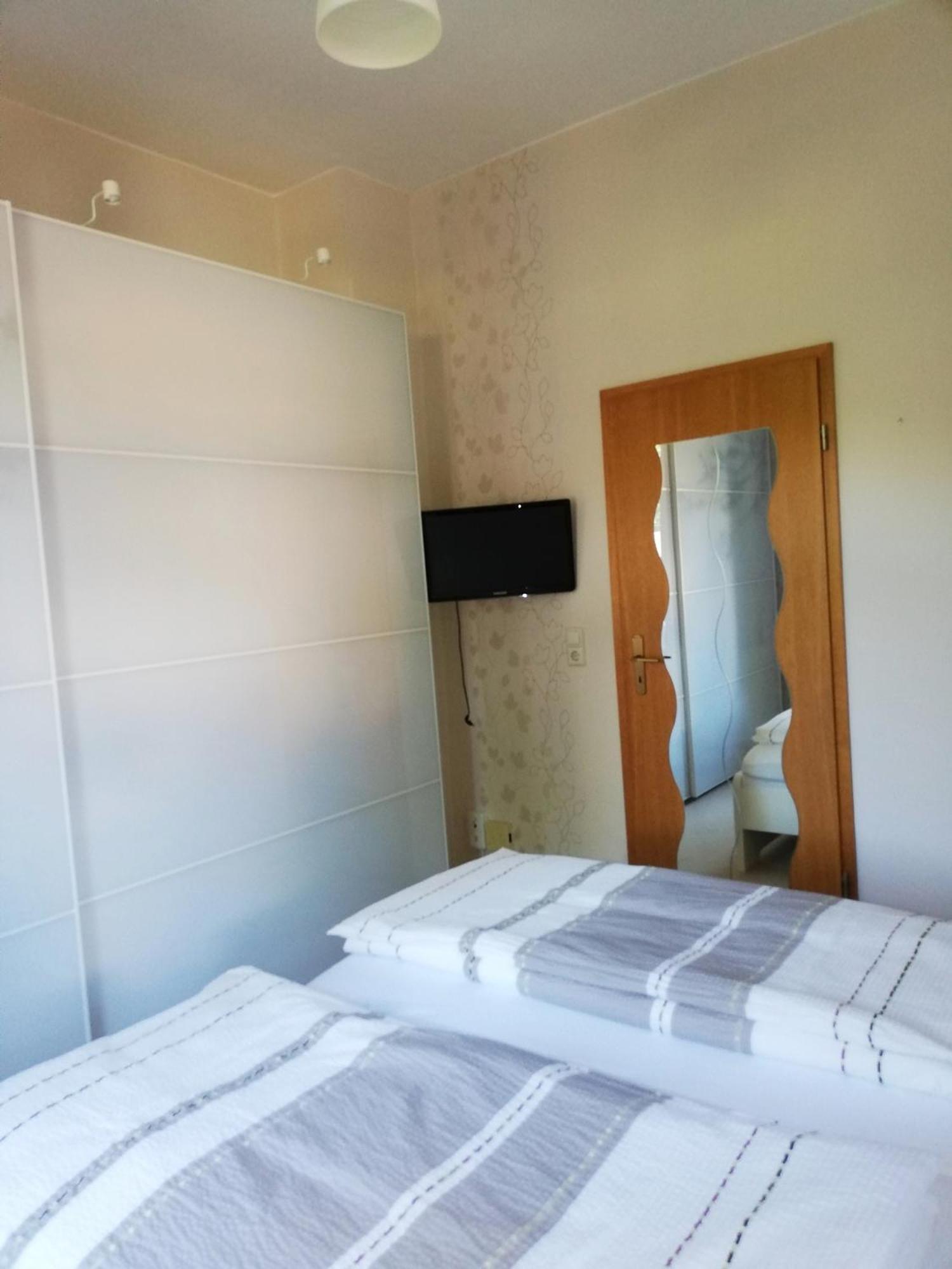 Ferienwohnung Und Pension "Zur Aue" Konigsbruck Exteriör bild
